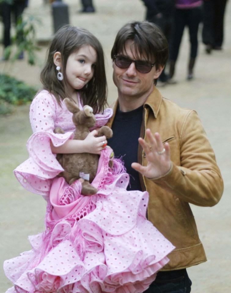 Tom Cruise c&oacute; cả thế giới nhưng vĩnh viễn l&agrave; người cha tồi trong mắt Suri Cruise- Ảnh 5.