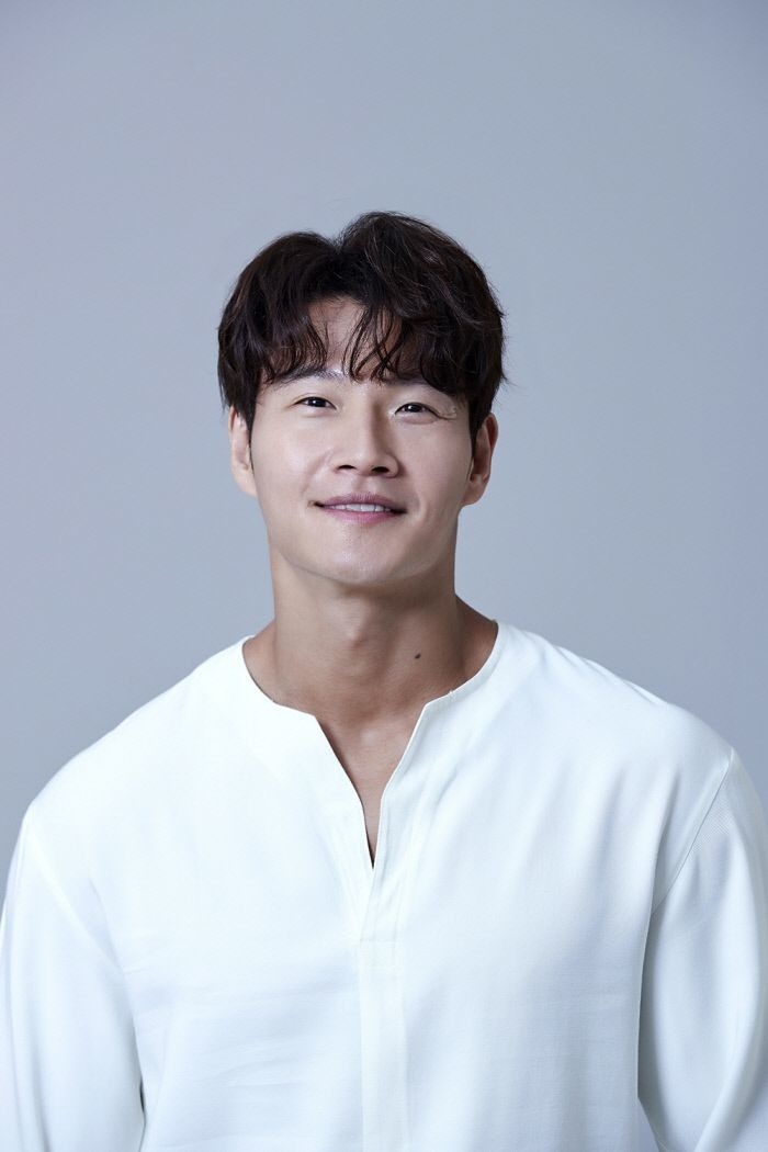 Kim Jong Kook tằn tiện đến mức khăn giấy ướt cũng đem giặt để d&ugrave;ng lại, vợ CEO k&eacute;m 11 tuổi liệu c&oacute; chung sống nổi?- Ảnh 4.