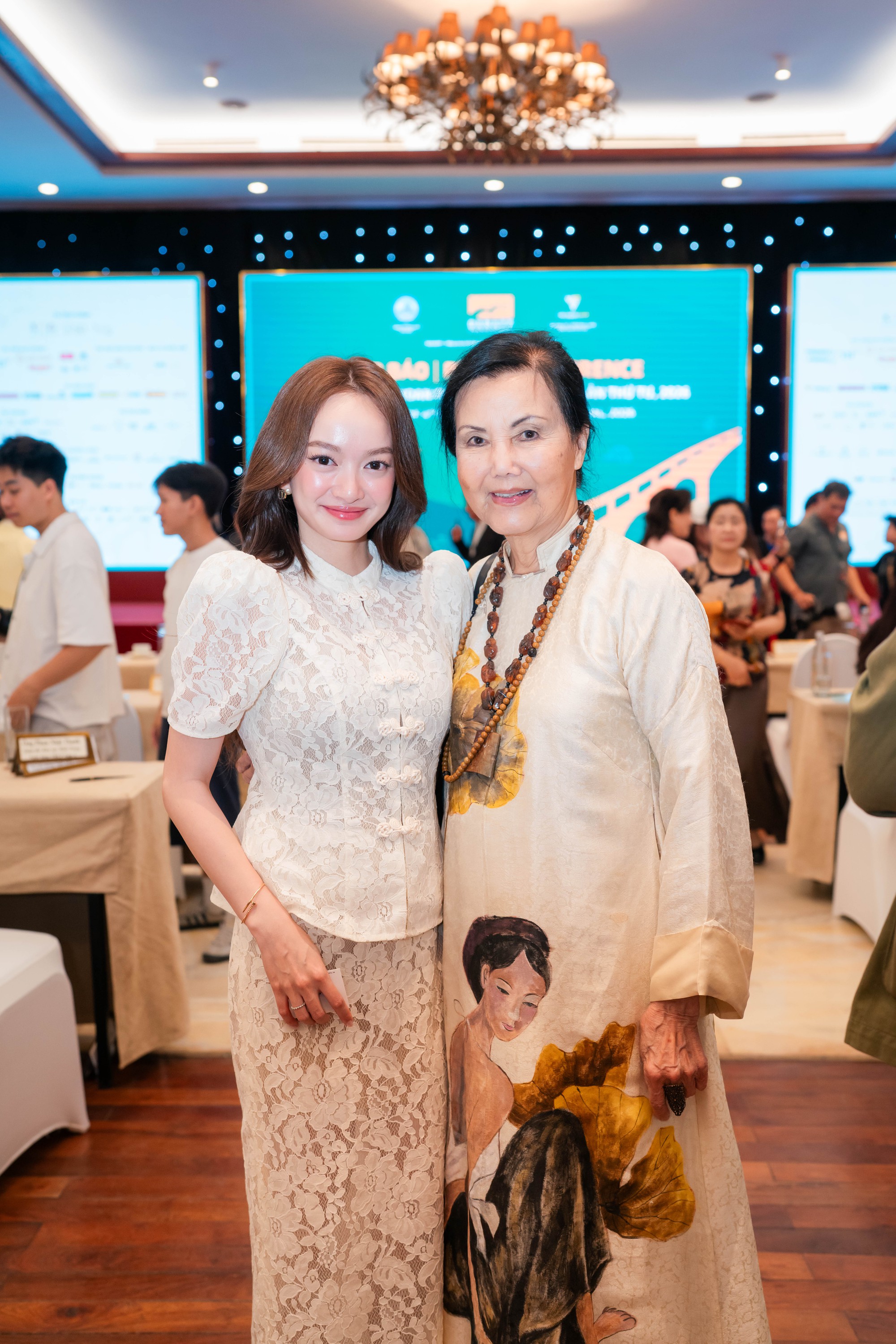 Việt Nam c&oacute; duy nhất 1 mỹ nh&acirc;n khiến cả thế giới rơi lệ, đổi đời th&agrave;nh minh tinh Hollywood chỉ nhờ đi dạo phố- Ảnh 8.
