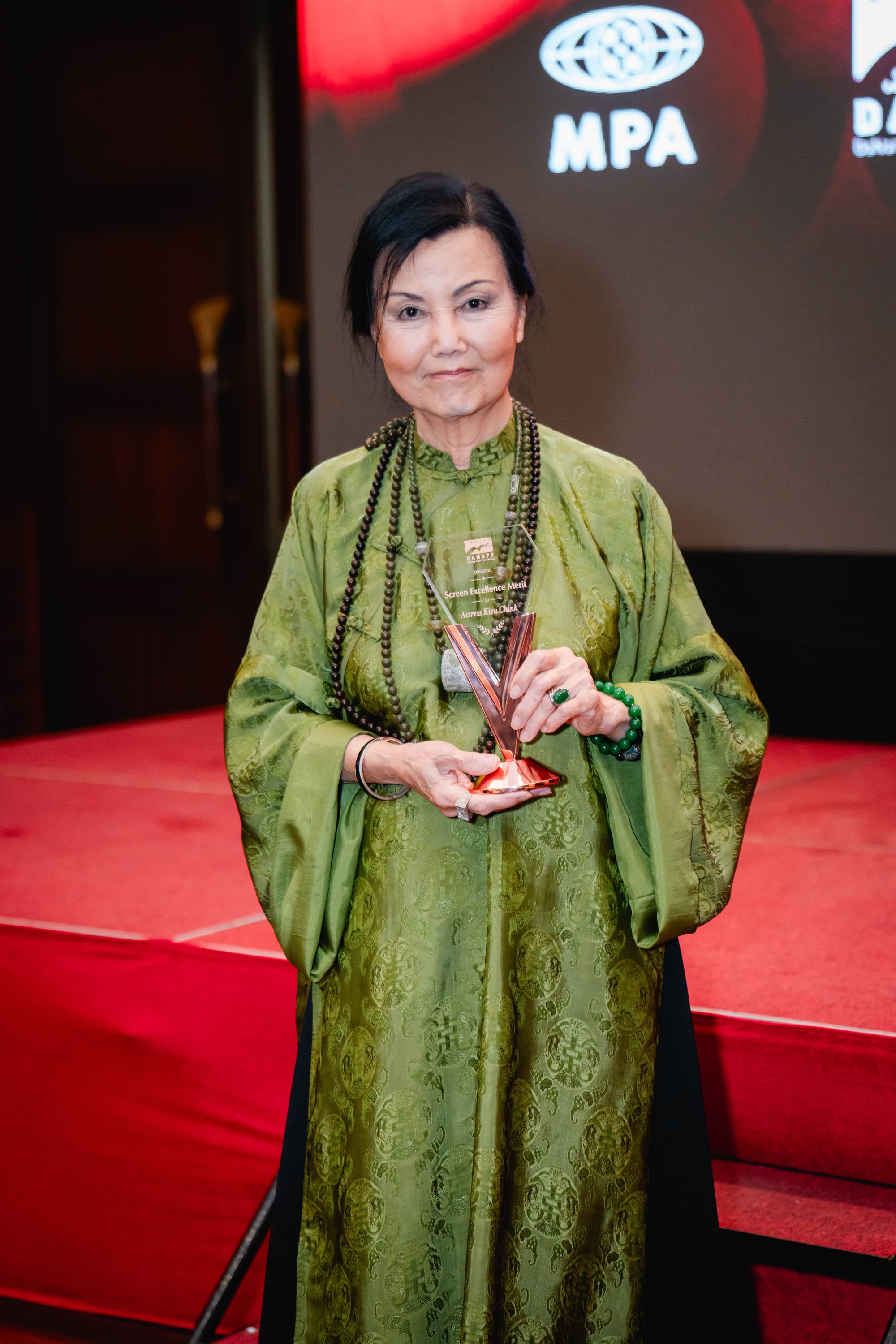 Việt Nam c&oacute; duy nhất 1 mỹ nh&acirc;n khiến cả thế giới rơi lệ, đổi đời th&agrave;nh minh tinh Hollywood chỉ nhờ đi dạo phố- Ảnh 6.