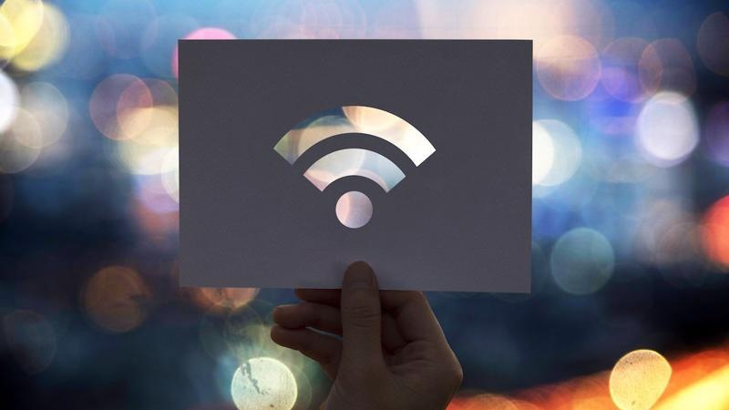 Lời khuy&ecirc;n cho tất cả những ai kh&ocirc;ng tắt WiFi khi đi ngủ- Ảnh 2.