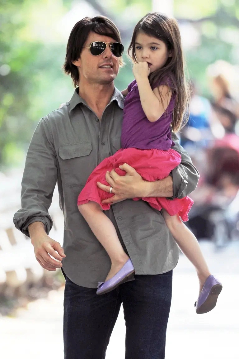 Tom Cruise c&oacute; cả thế giới nhưng vĩnh viễn l&agrave; người cha tồi trong mắt Suri Cruise- Ảnh 3.