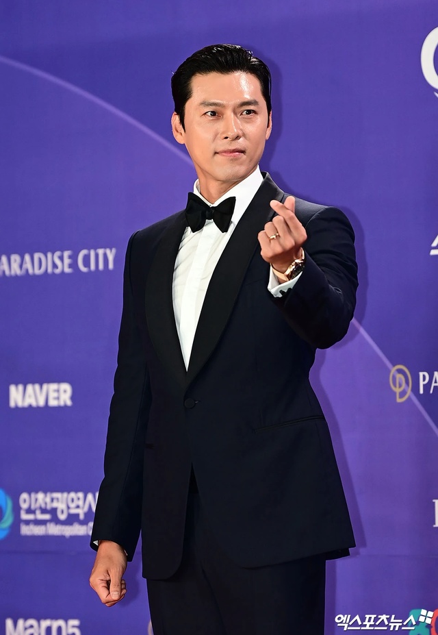 Hyun Bin - Kim Woo Bin đại n&aacute;o Rồng Xanh 2026: Đẹp trai đến mức nh&igrave;n như tượng tạc, Son Ye Jin vắng b&oacute;ng- Ảnh 3.