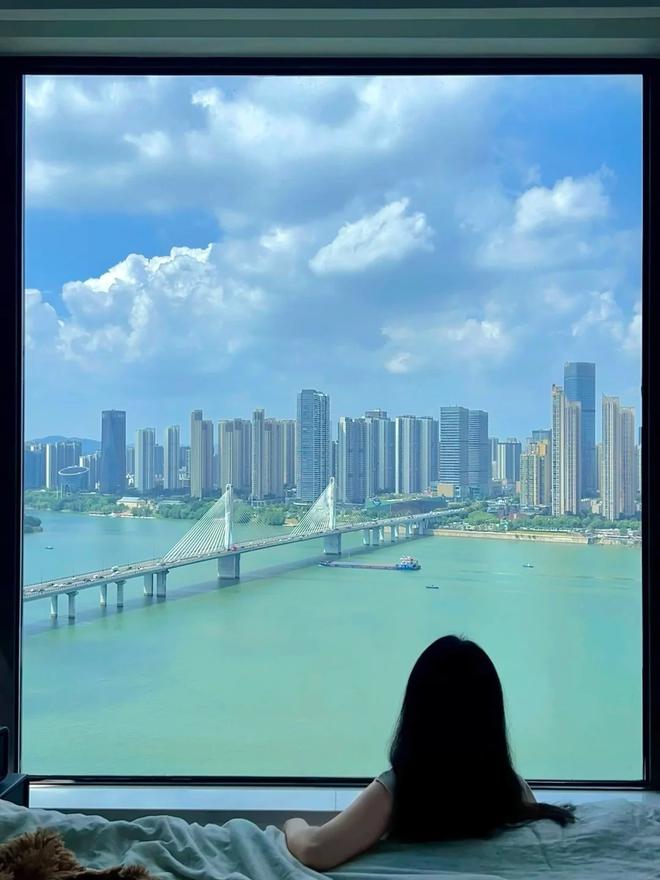 V&igrave; sao người 30s chi 7 tỷ để ở nh&agrave; c&oacute; &ldquo;bức tường k&iacute;nh&rdquo;?- Ảnh 8.