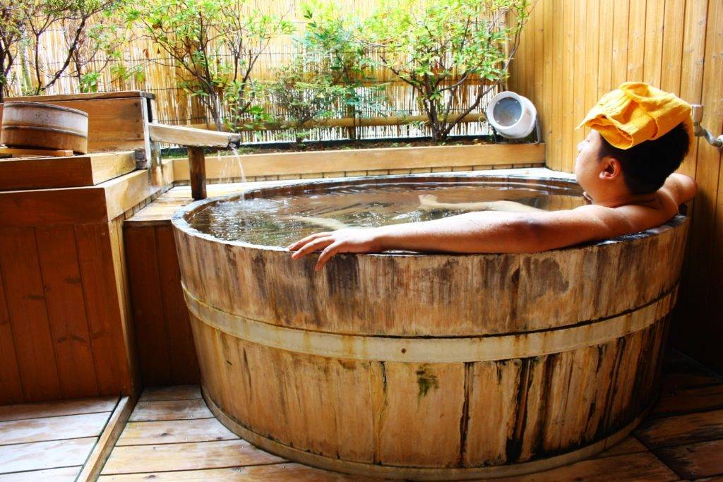 V&igrave; sao người Nhật thường d&ugrave;ng chung một bồn tắm m&agrave; kh&ocirc;ng thay nước? Họ thực sự tiết kiệm đến vậy sao?- Ảnh 2.