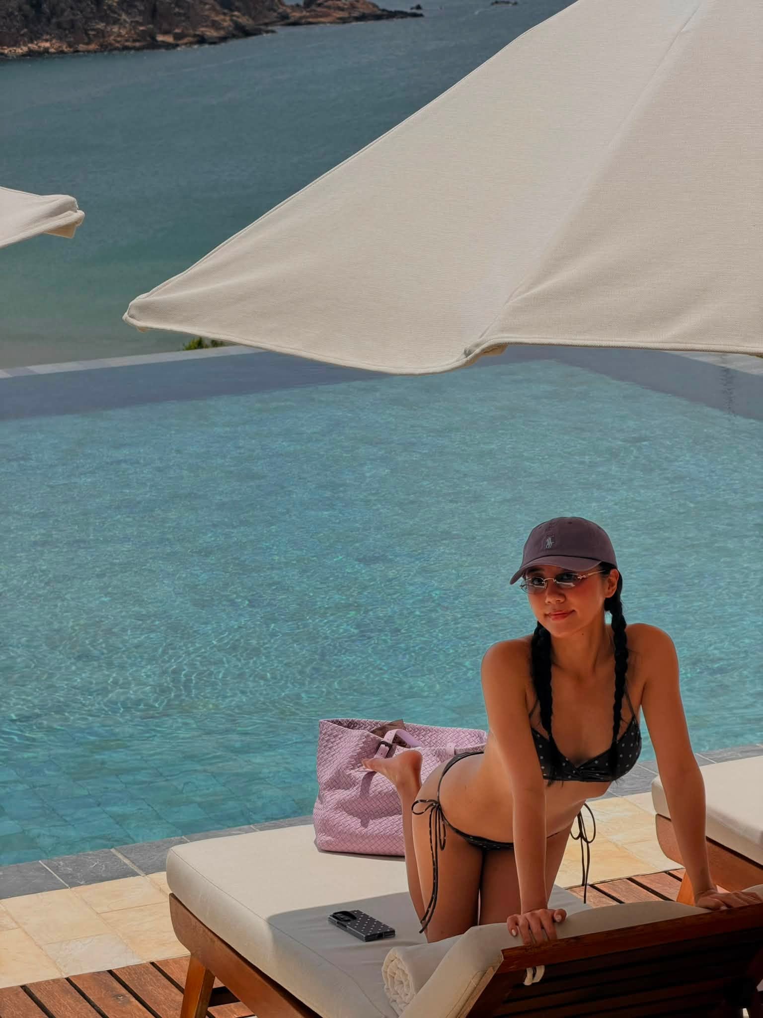 Mấy "chị đẹp" Vbiz đi biển: Body đẹp như tạc, ngỡ l&agrave; ti&ecirc;n c&aacute; đại dương l&ecirc;n bờ - Ảnh 6.