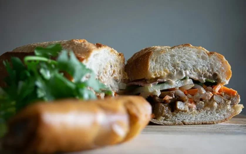 Bộ Y tế: Điều tra, xử l&yacute; vụ 84 người nghi ngộ độc sau ăn b&aacute;nh m&igrave; ở L&acirc;m Đồng - Ảnh 1.