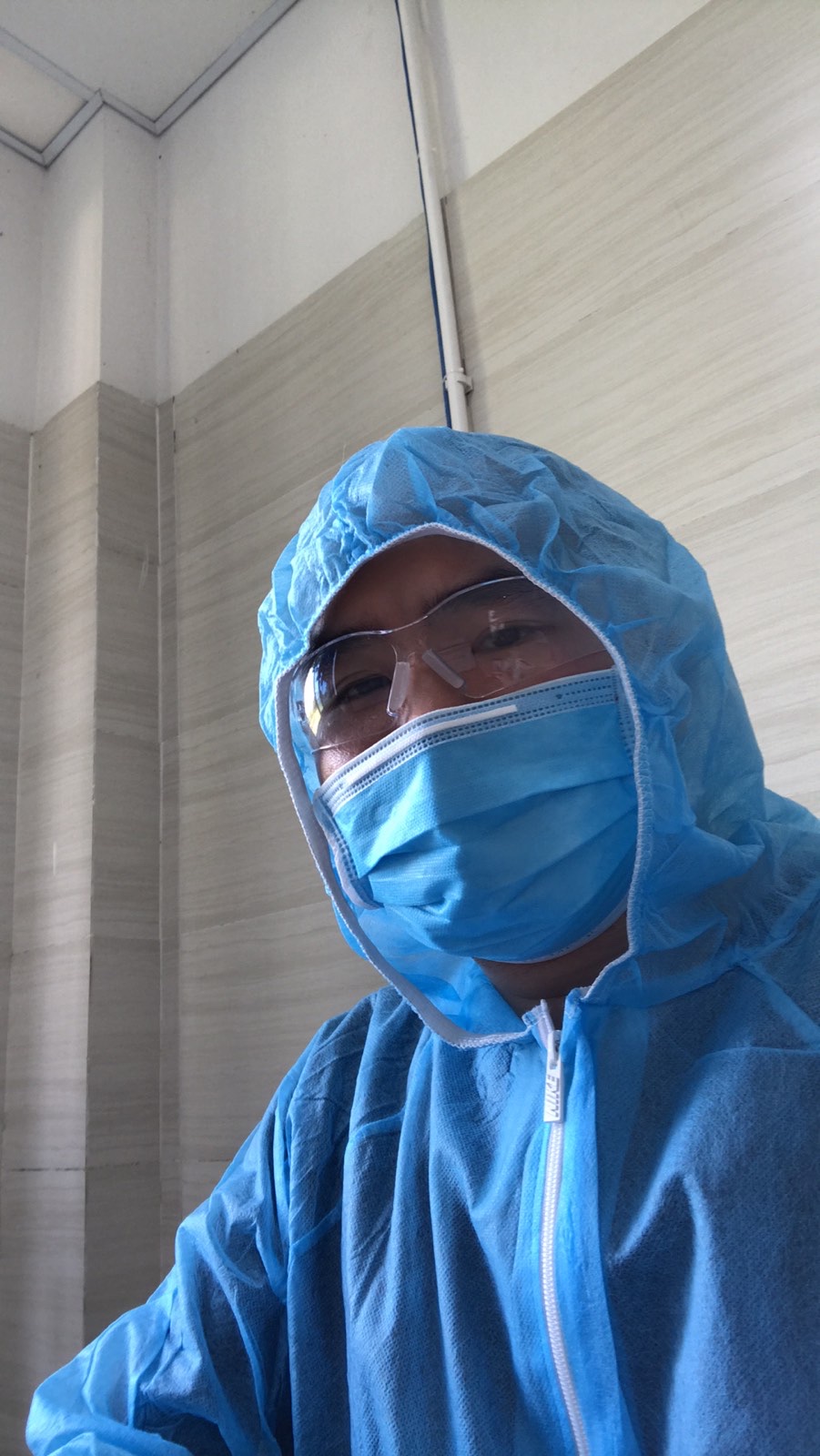 Bác sĩ TP.HCM nghẹn lòng trước tâm nguyện mang theo đôi dép của 1 người mẹ trước lúc qua đời: "Tôi có viết vào cuốn hồi kí Covid, nhưng chưa bao giờ đọc lần 2…”- Ảnh 2.