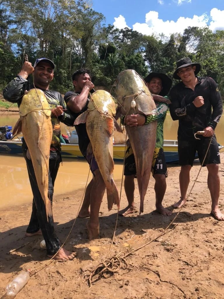 Cần thủ bắt được con c&aacute; tr&ecirc; nặng 68kg tr&ecirc;n s&ocirc;ng - Ảnh 3.