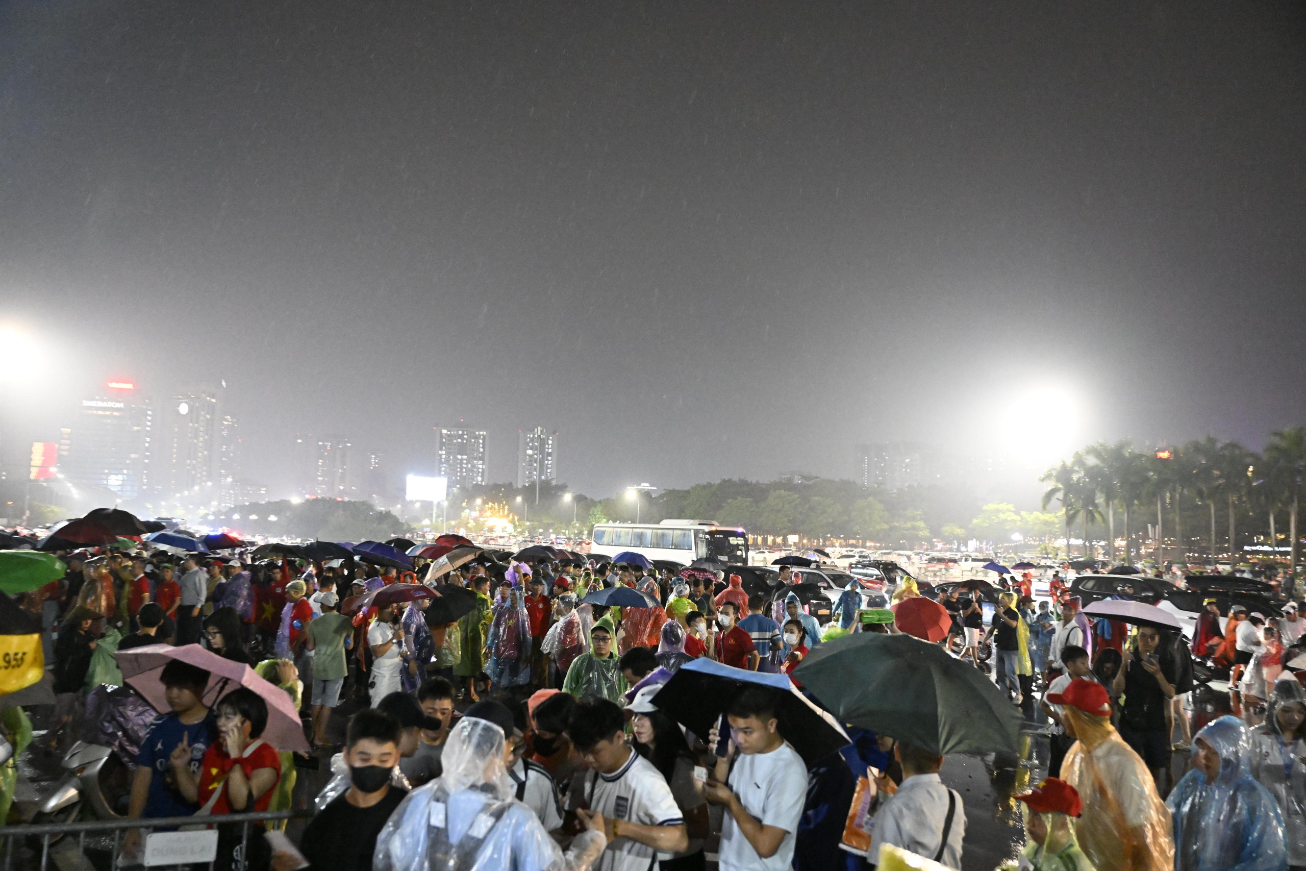 Gallery - Tuyển Việt Nam hoà nhọc nhằn 0-0 Singapore, sút 16 quả không ghi nổi bàn nào - image 1