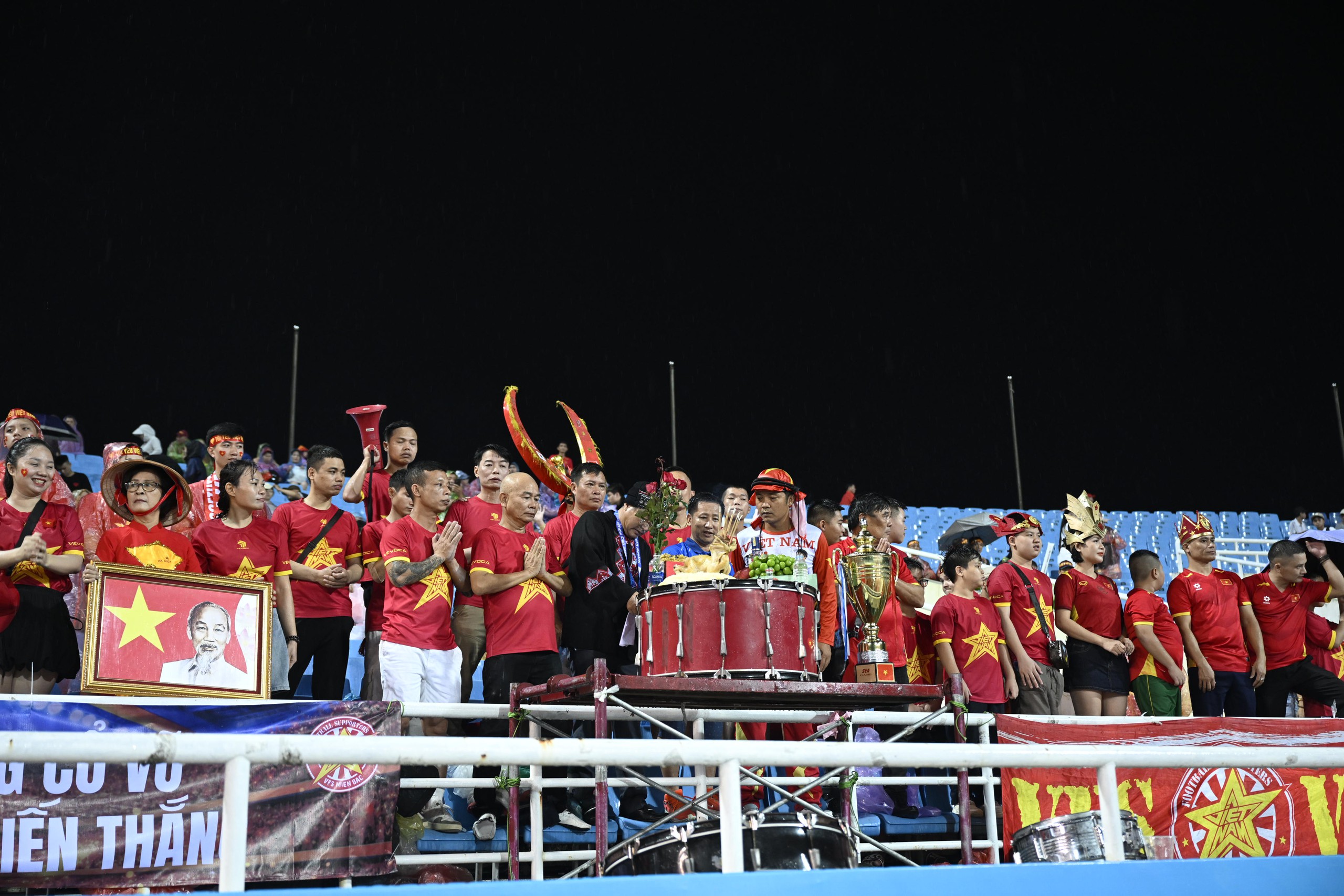 Gallery - Tuyển Việt Nam hoà nhọc nhằn 0-0 Singapore, sút 16 quả không ghi nổi bàn nào - image 5