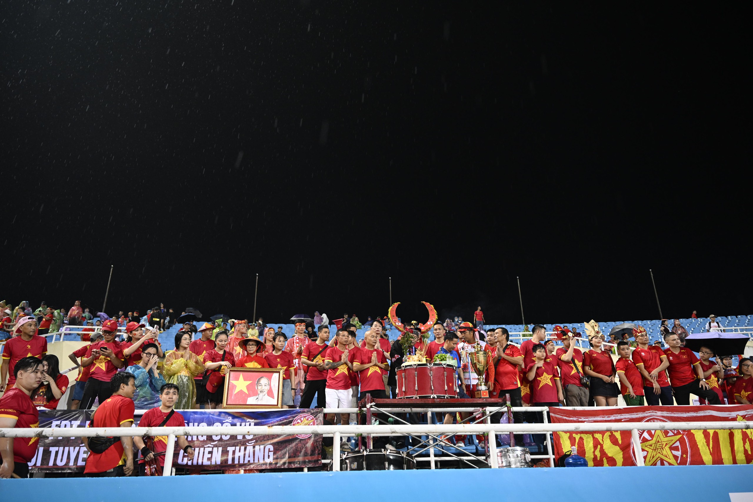 Gallery - Tuyển Việt Nam hoà nhọc nhằn 0-0 Singapore, sút 16 quả không ghi nổi bàn nào - image 6
