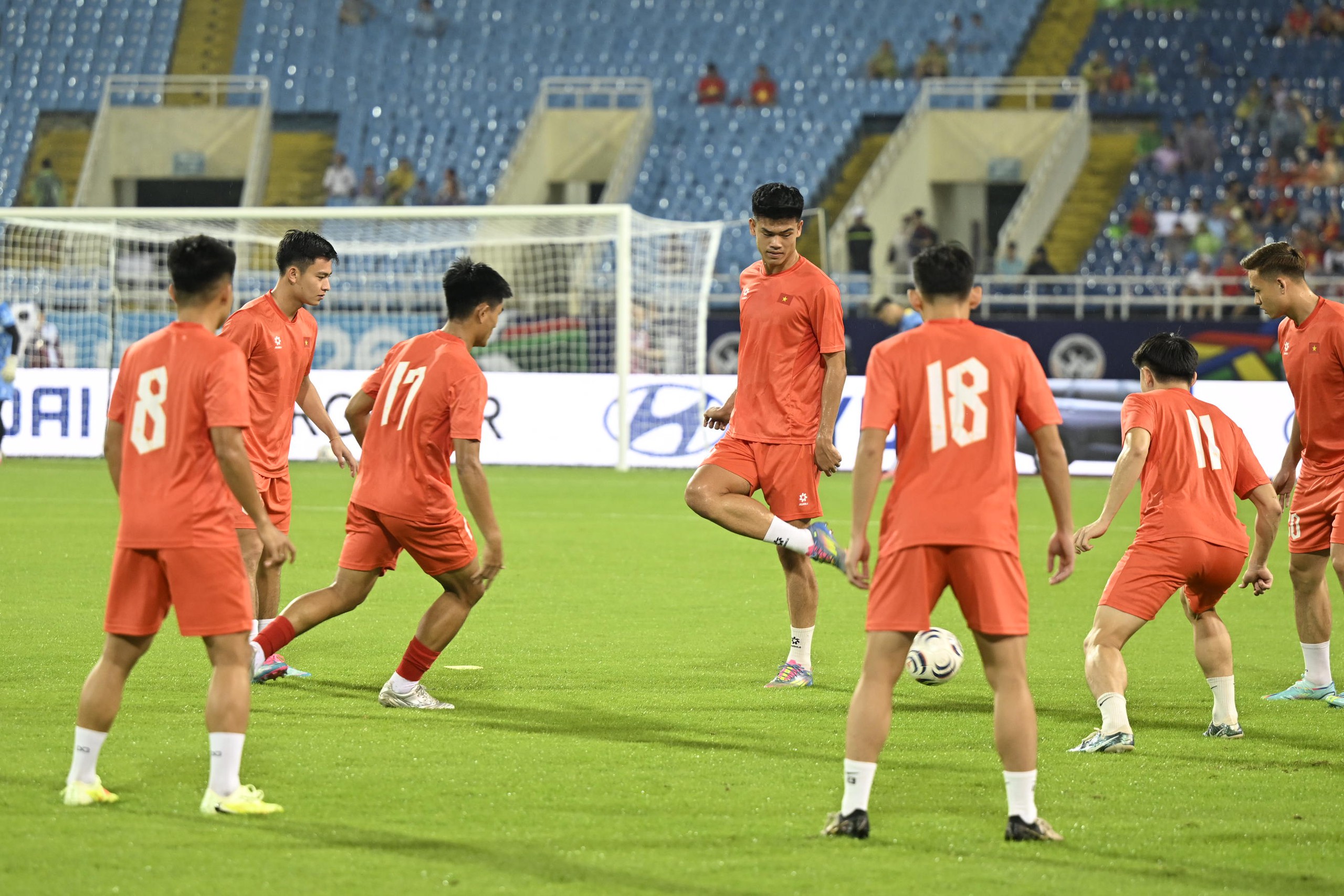 Gallery - Tuyển Việt Nam hoà nhọc nhằn 0-0 Singapore, sút 16 quả không ghi nổi bàn nào - image 10
