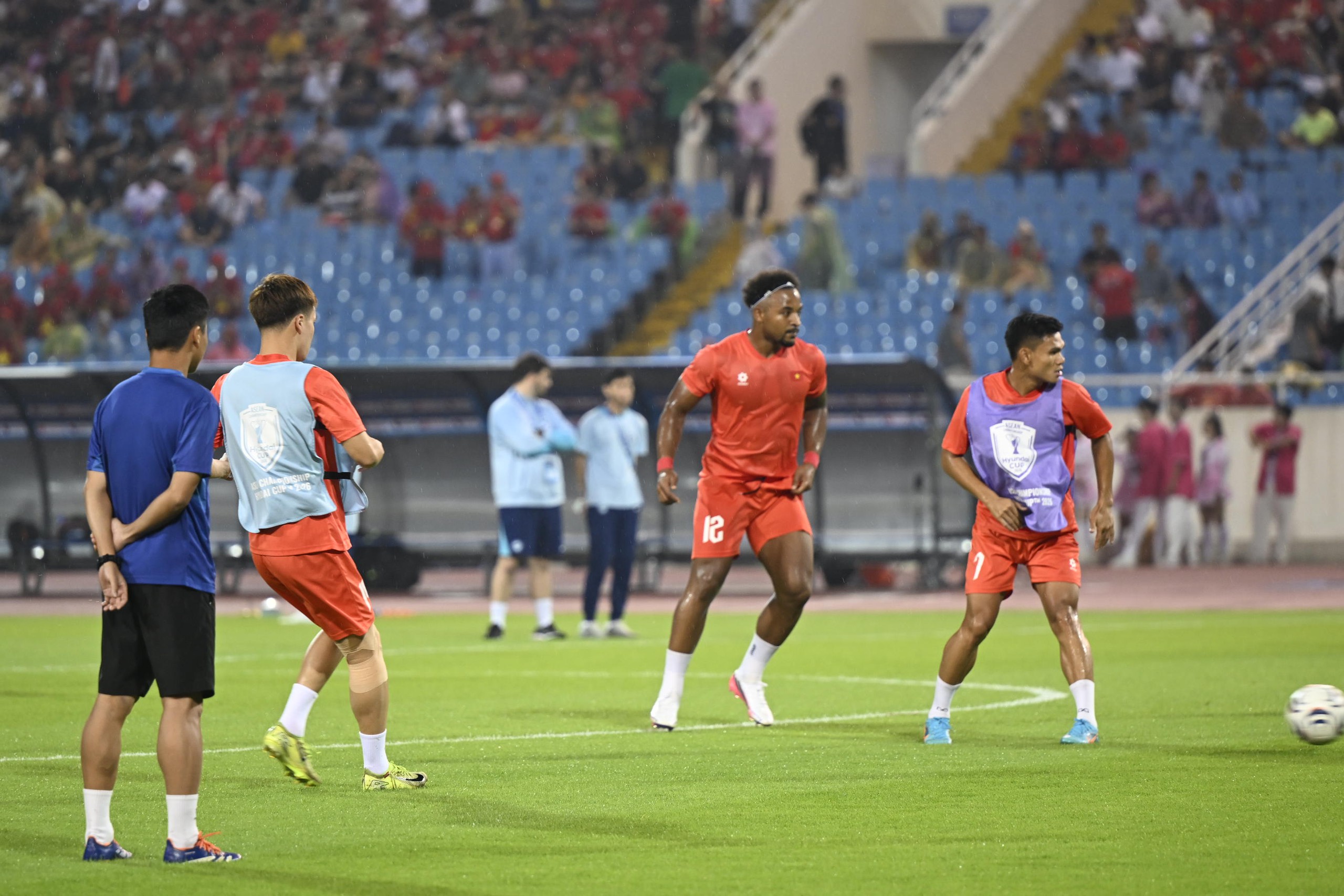 Gallery - Tuyển Việt Nam hoà nhọc nhằn 0-0 Singapore, sút 16 quả không ghi nổi bàn nào - image 11