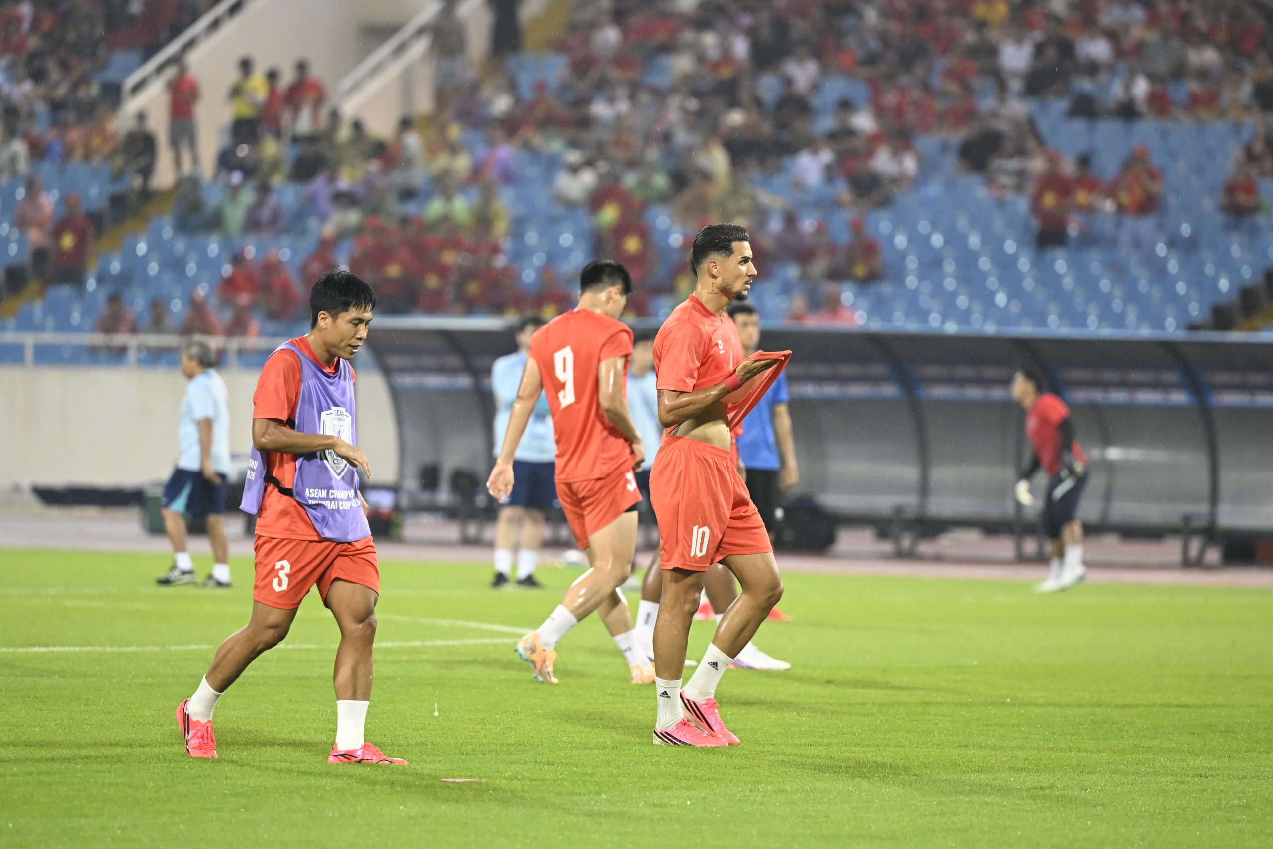 Gallery - Tuyển Việt Nam hoà nhọc nhằn 0-0 Singapore, sút 16 quả không ghi nổi bàn nào - image 14