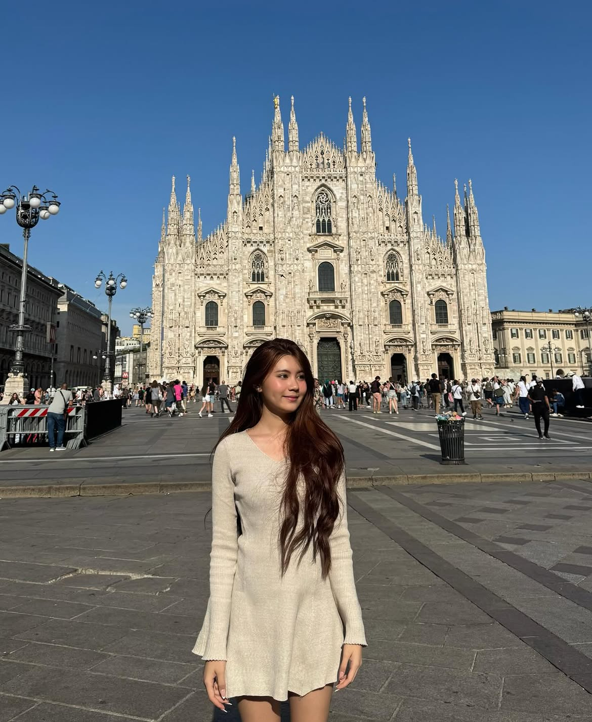 Tiểu c&ocirc;ng ch&uacute;a showbiz vừa tr&ograve;n 18 tuổi: Visual nở rộ như hoa, gu mặc cũng "trổ m&atilde;", đẹp đến kh&oacute; rời mắt - Ảnh 11.