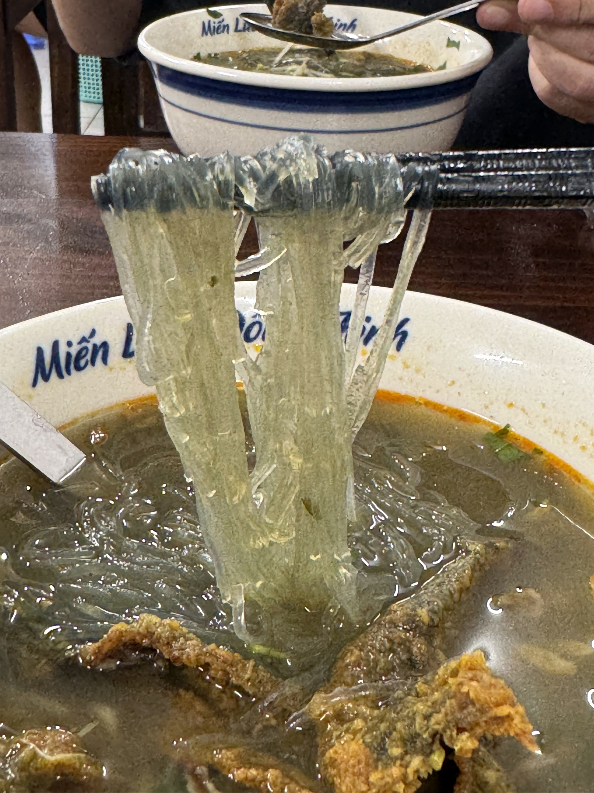 Qu&aacute;n miến lươn nổi tiếng H&agrave; Nội mất 10 năm mới d&aacute;m v&agrave;o TP.HCM v&igrave; niềm trăn trở: "C&oacute; n&ecirc;n nấu đậm đ&agrave; hơn để hợp khẩu vị người miền Nam?" - Ảnh 14.