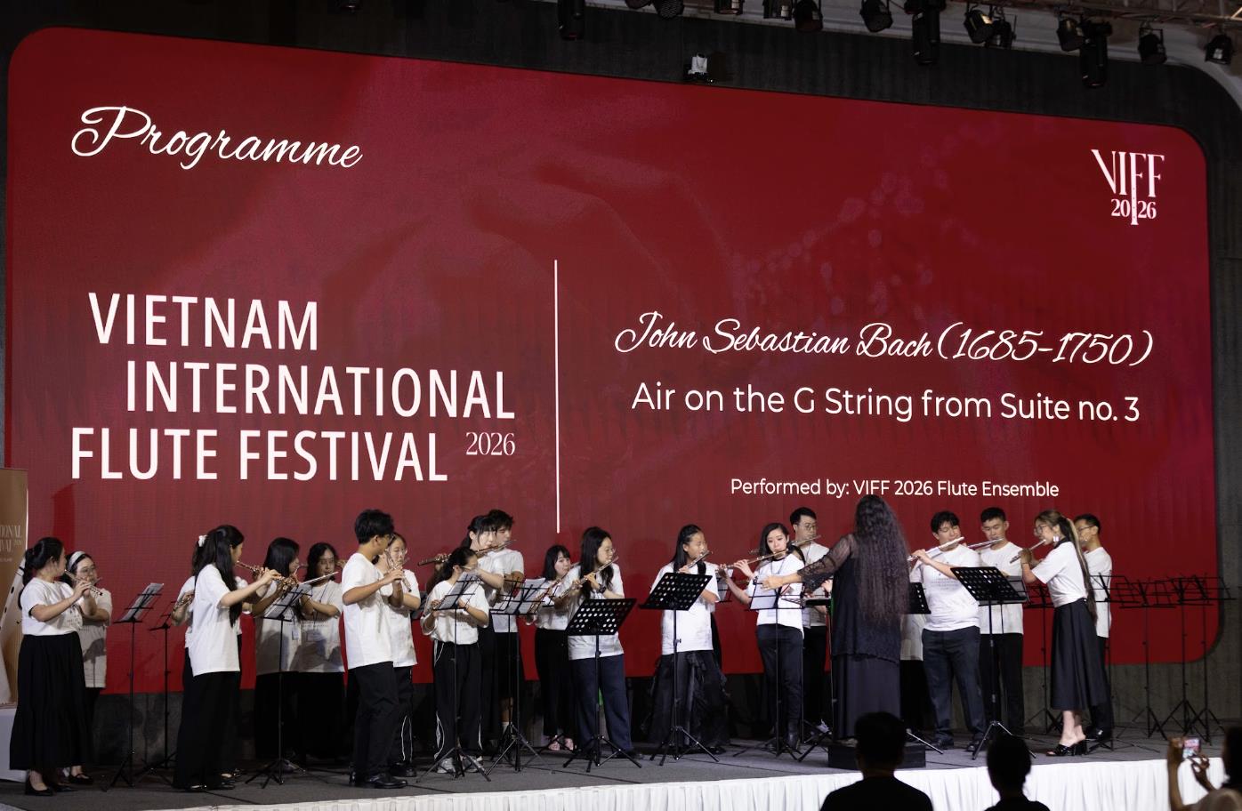 Nghệ sĩ Erin Bouriakov: “Tôi muốn nghệ sĩ trẻ Việt Nam dám mơ những giấc mơ lớn hơn” - Ảnh 1.