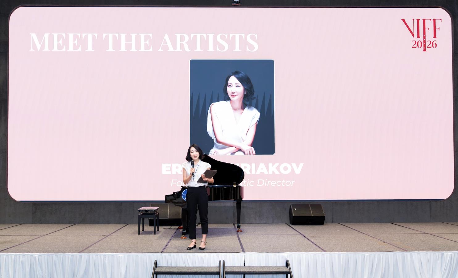Nghệ sĩ Erin Bouriakov: “Tôi muốn nghệ sĩ trẻ Việt Nam dám mơ những giấc mơ lớn hơn” - Ảnh 2.