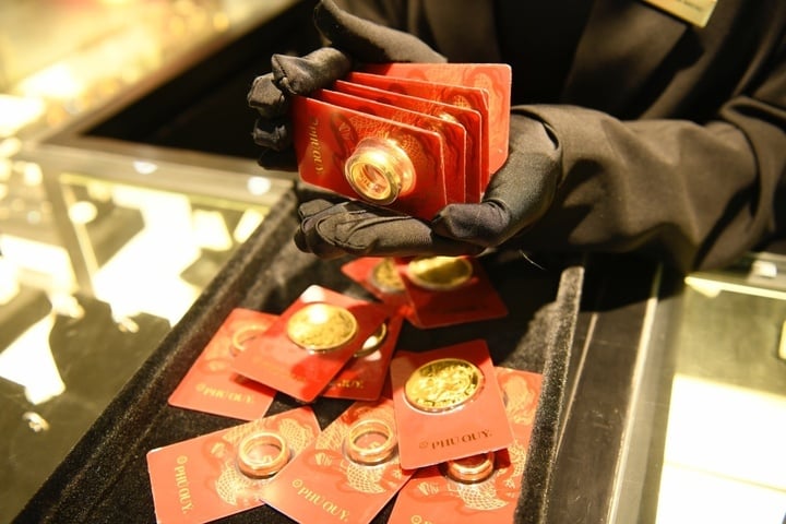 Gi&aacute; v&agrave;ng h&ocirc;m nay 31/7: Vượt ngưỡng 4.100 USD/ounce- Ảnh 1.