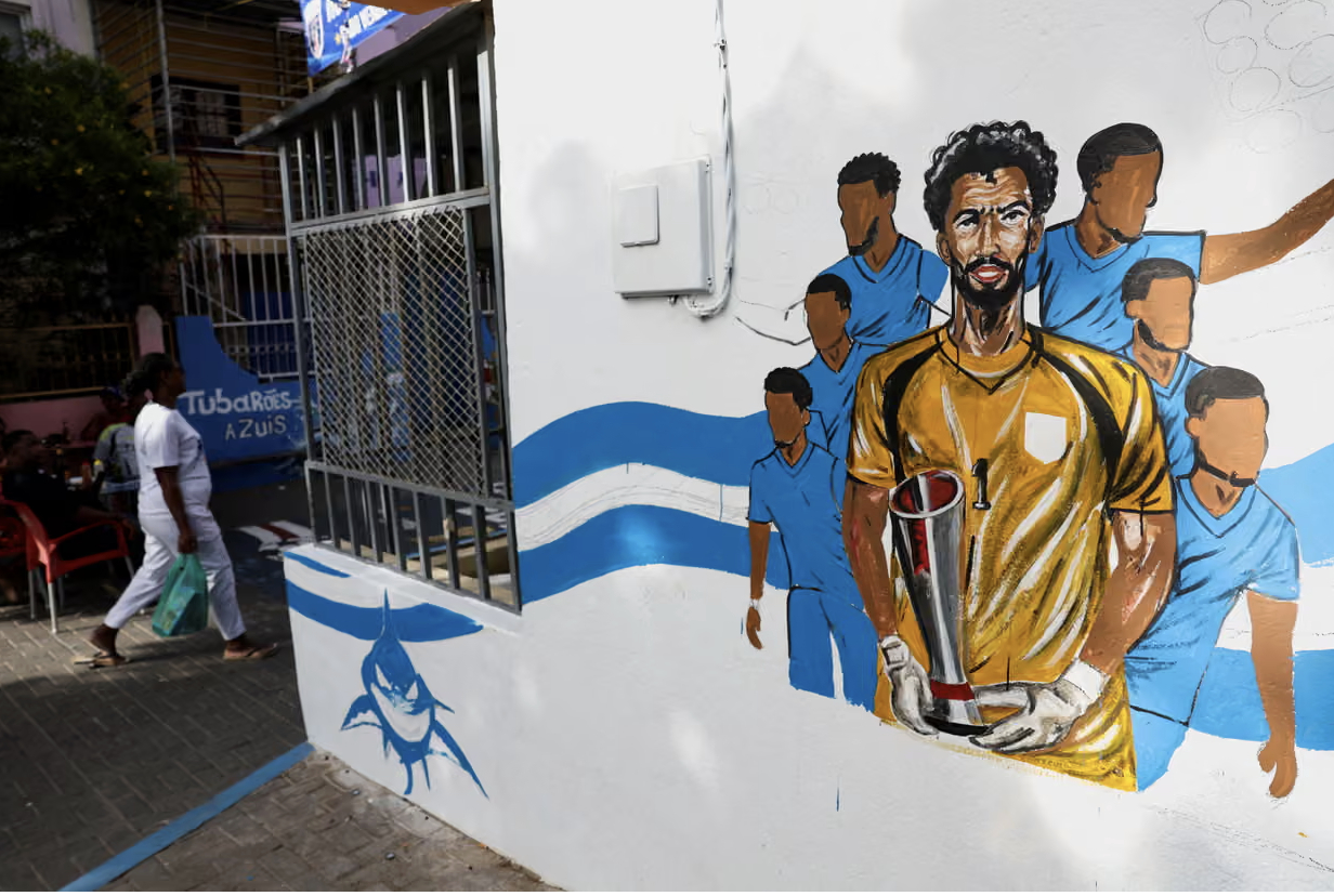 "Giờ đ&acirc;y cờ Cape Verde ở khắp mọi nơi": World Cup 2026 đ&atilde; thay đổi cuộc sống tại quốc đảo nhỏ b&eacute; như thế n&agrave;o?- Ảnh 3.