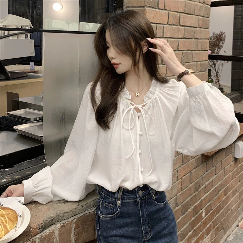 &Aacute;o "n&agrave;ng thơ" như Lưu Diệc Phi khiến d&acirc;n t&igrave;nh rần rần t&igrave;m mua theo: Mặc vừa trẻ trung vừa kh&eacute;o che khuyết điểm - Ảnh 11.