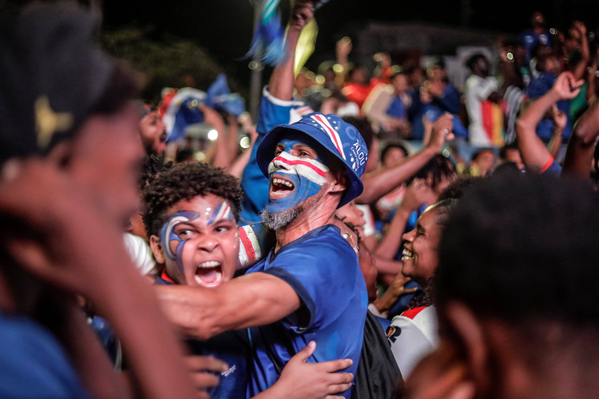 "Giờ đ&acirc;y cờ Cape Verde ở khắp mọi nơi": World Cup 2026 đ&atilde; thay đổi cuộc sống tại quốc đảo nhỏ b&eacute; như thế n&agrave;o?- Ảnh 4.