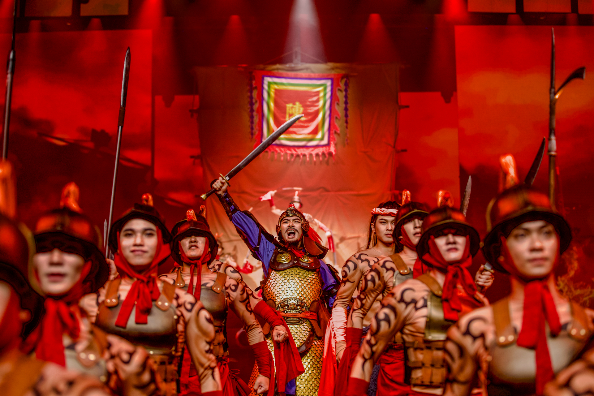 Vingroup ra mắt &ldquo;kỳ quan s&acirc;n khấu&rdquo; Đất Nước Thi&ecirc;n H&ugrave;ng Ca - đại show 75 ph&uacute;t t&ocirc;n vinh h&agrave;nh tr&igrave;nh 4.000 năm lịch sử Việt Nam - Ảnh 2.