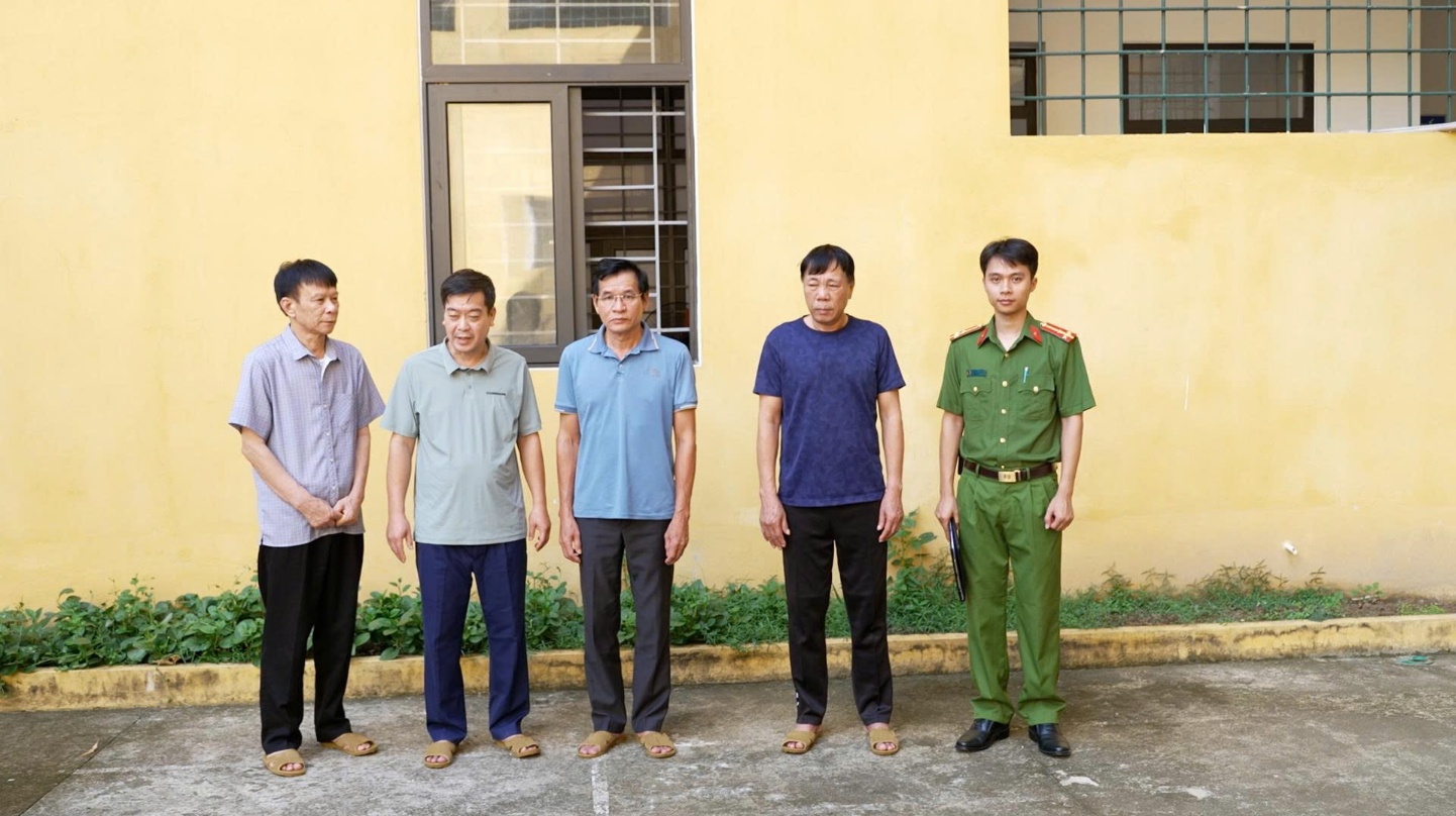 Điều tra giao dịch 120 triệu đồng, c&ocirc;ng an bắt Phan Văn Trường SN 1965 v&agrave; 3 người- Ảnh 1.