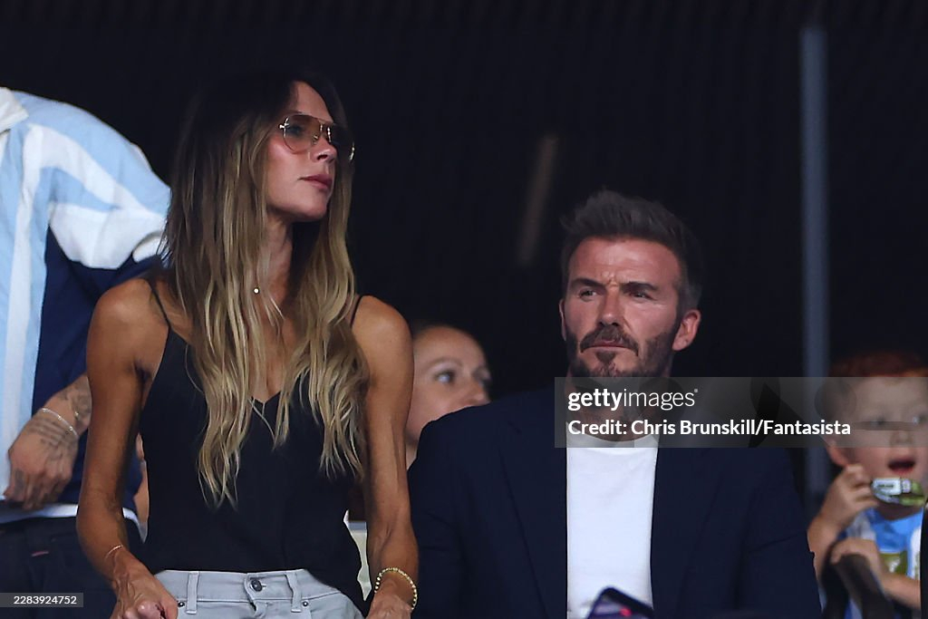 X&ocirc;n xao h&igrave;nh ảnh gia đ&igrave;nh Beckham v&agrave; vợ chồng Brooklyn - Nicola Peltz c&ugrave;ng xem Messi thi đấu: Cuộc chiến gia tộc đ&atilde; kết th&uacute;c?- Ảnh 3.
