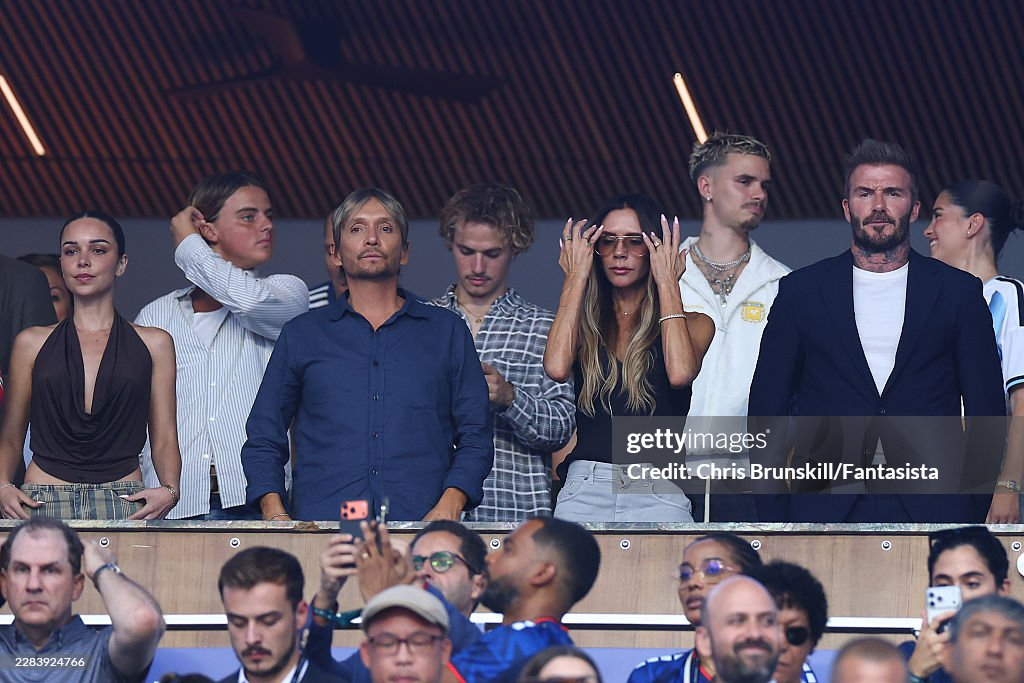 X&ocirc;n xao h&igrave;nh ảnh gia đ&igrave;nh Beckham v&agrave; vợ chồng Brooklyn - Nicola Peltz c&ugrave;ng xem Messi thi đấu: Cuộc chiến gia tộc đ&atilde; kết th&uacute;c?- Ảnh 2.