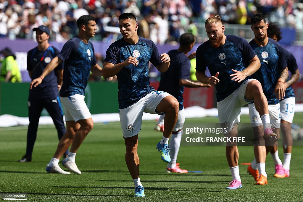 Gallery - Mbappe đi vào lịch sử trong trận Pháp thắng 1-0 Paraguay, giành vé vào tứ kết World Cup - image 2