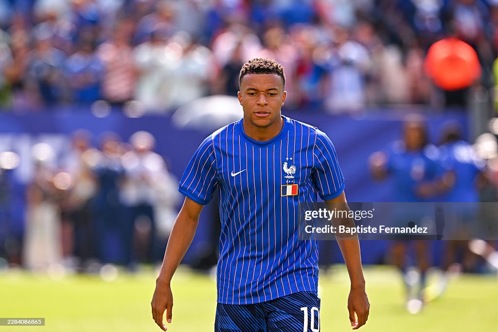 Gallery - Mbappe đi vào lịch sử trong trận Pháp thắng 1-0 Paraguay, giành vé vào tứ kết World Cup - image 3