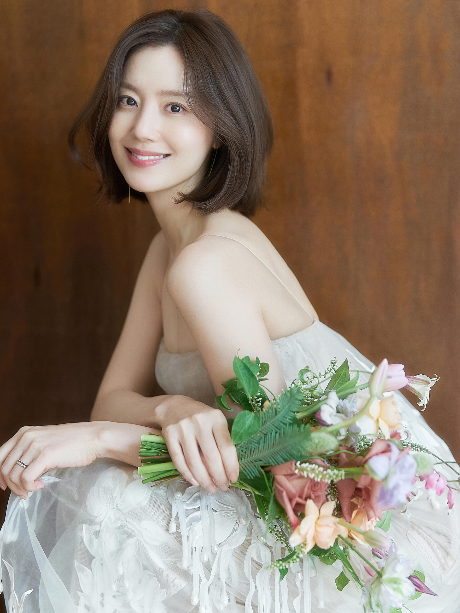 Ngọc nữ đẹp nhất showbiz rục rịch ly h&ocirc;n chồng sau 4 ng&agrave;y cưới- Ảnh 3.