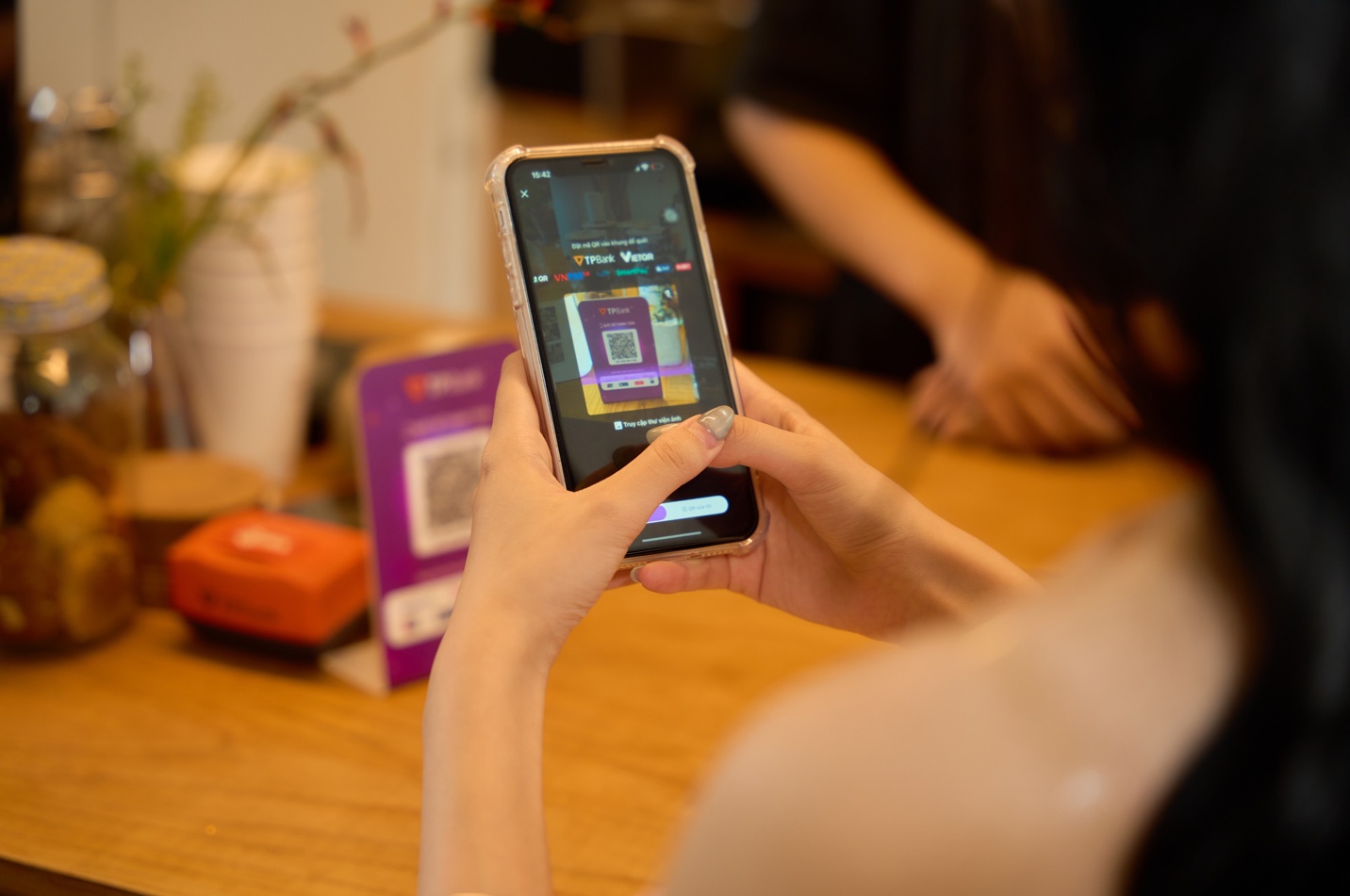 Một c&uacute; qu&eacute;t, hai chiều kết nối: Chiếc app quyền năng theo bạn ra thế giới, đưa thế giới đến gần doanh nghiệp Việt - Ảnh 2.