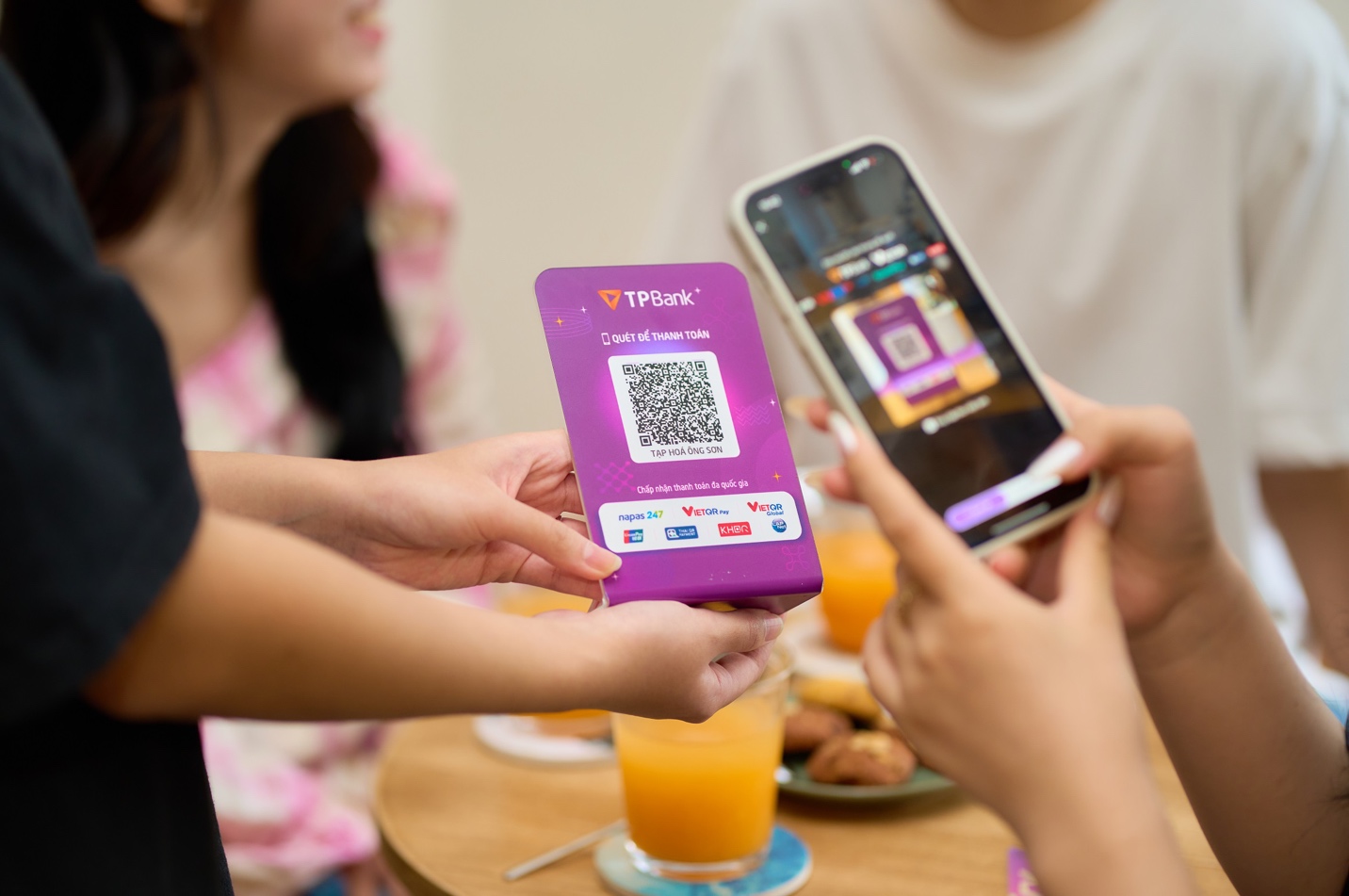 Một c&uacute; qu&eacute;t, hai chiều kết nối: Chiếc app quyền năng theo bạn ra thế giới, đưa thế giới đến gần doanh nghiệp Việt - Ảnh 3.