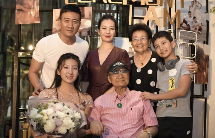 Chuyện t&igrave;nh y&ecirc;u đẹp như phim của nam ch&iacute;nh "Thi&ecirc;n long b&aacute;t bộ"- Ảnh 3.