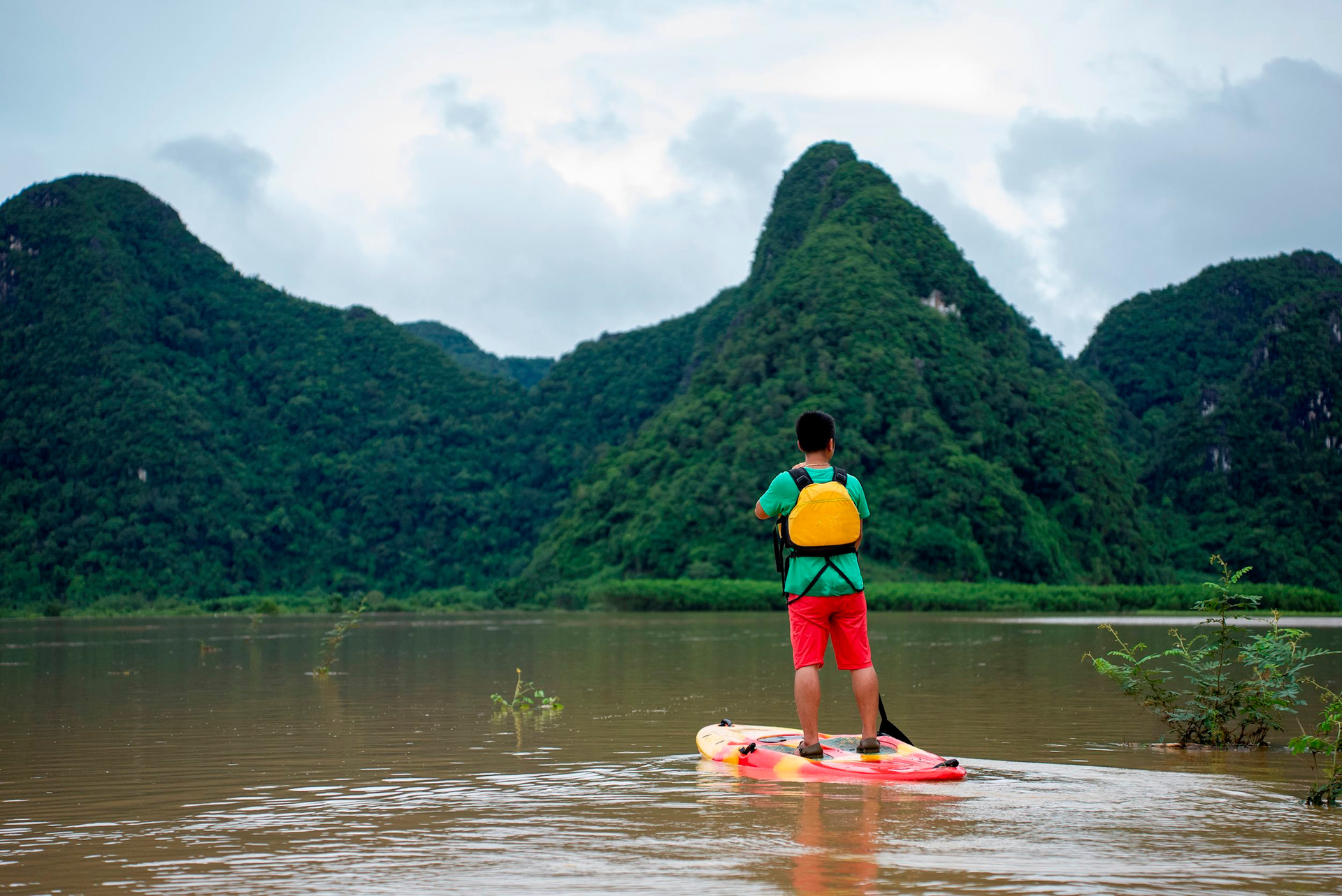Việt Nam c&oacute; ng&ocirc;i l&agrave;ng "th&iacute;ch ứng thời tiết", c&agrave;ng mưa ngập c&agrave;ng đ&ocirc;ng kh&aacute;ch, người d&acirc;n n&oacute;i ng&ocirc;n ngữ ri&ecirc;ng - Ảnh 7.