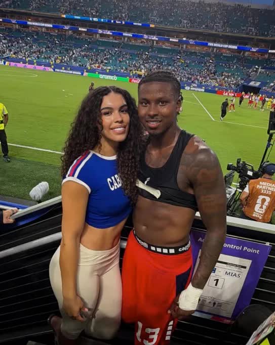 C&ocirc; n&agrave;ng Gen Z bỗng nổi tiếng to&agrave;n cầu sau c&aacute;i &ocirc;m của "người h&ugrave;ng" Cape Verde ở World Cup- Ảnh 2.