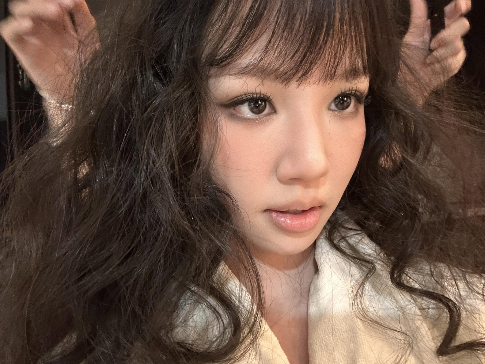 Biểu hiện lạ của AMEE- Ảnh 2.
