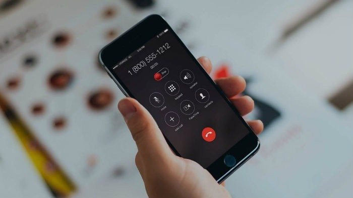 V&igrave; sao điện thoại hiển thị đ&uacute;ng t&ecirc;n người th&acirc;n gọi đến nhưng người d&acirc;n vẫn bị kẻ gian lừa mất h&agrave;ng trăm triệu đồng?- Ảnh 1.