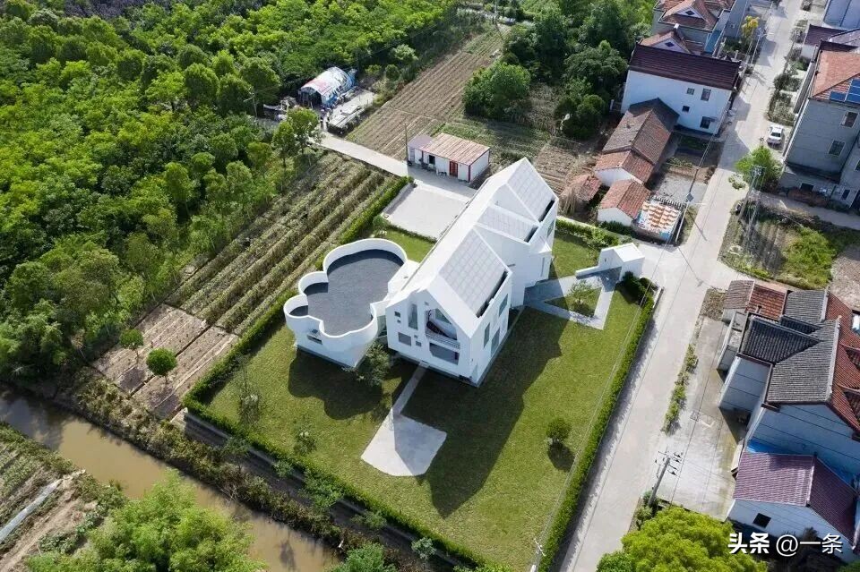 Chi 7 tỷ đồng x&acirc;y biệt thự trắng giữa v&ugrave;ng qu&ecirc;: Cặp vợ chồng khiến cả l&agrave;ng ngỡ ng&agrave;ng, nhưng điều đ&aacute;ng gi&aacute; nhất lại kh&ocirc;ng nằm ở ng&ocirc;i nh&agrave;- Ảnh 4.