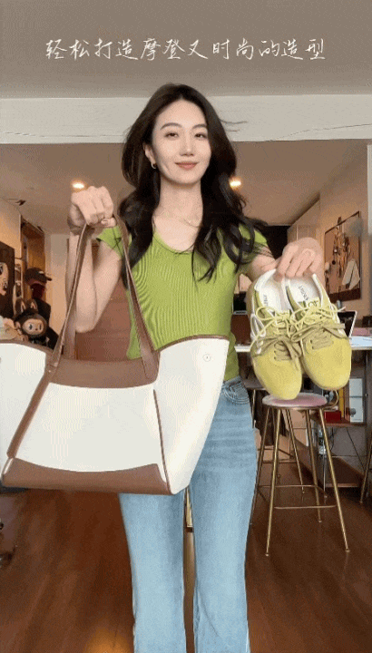 T&ocirc;i cứ nghĩ quần jeans loe đ&atilde; lỗi mốt, cho đến khi thấy phụ nữ Ph&aacute;p mặc theo 3 c&ocirc;ng thức n&agrave;y- Ảnh 2.