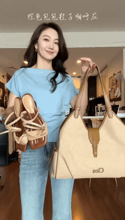 T&ocirc;i cứ nghĩ quần jeans loe đ&atilde; lỗi mốt, cho đến khi thấy phụ nữ Ph&aacute;p mặc theo 3 c&ocirc;ng thức n&agrave;y- Ảnh 1.