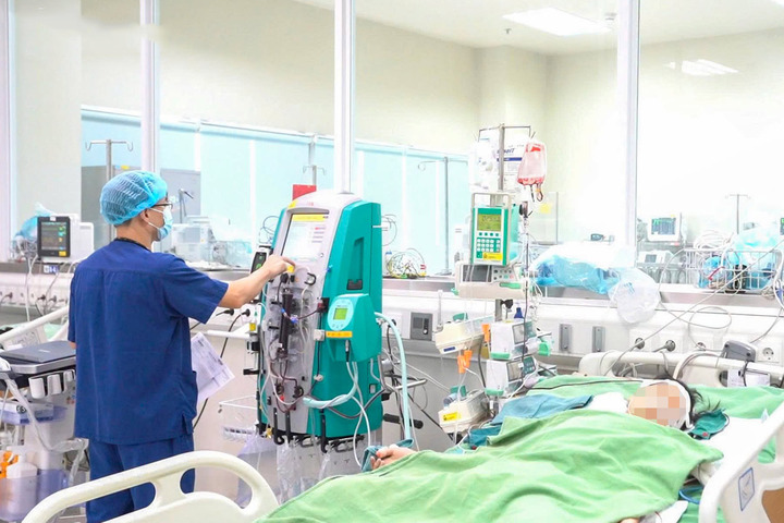 B&eacute; trai 6 tuổi đuối nước ngừng tim ngay trong buổi học bơi- Ảnh 1.
