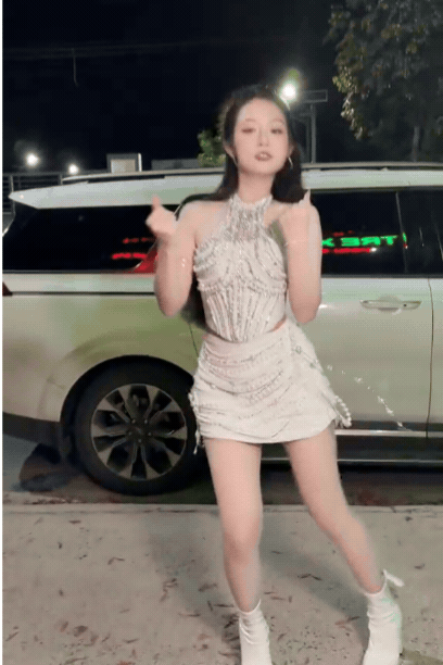 Sao nh&iacute; đẹp nhất Vbiz bị kh&aacute;n giả quay lưng chỉ v&igrave; 1 quyết định, cứ xuất hiện l&agrave; netizen cầu xin &ldquo;quay đầu đi&rdquo;- Ảnh 4.