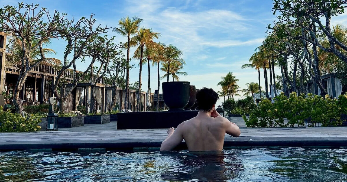 Lee Jong Suk cứ thế n&agrave;y th&igrave; IU chịu sao nổi- Ảnh 5.