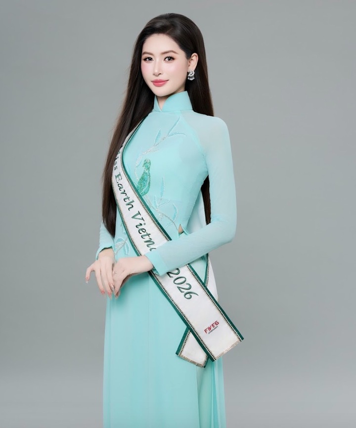 Nhan sắc v&agrave; học vấn của người đẹp đại diện Việt Nam thi Hoa hậu Tr&aacute;i đất 2026- Ảnh 13.