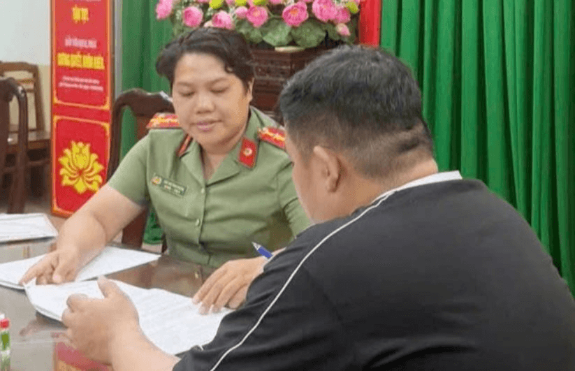 T&agrave;i khoản ng&acirc;n h&agrave;ng ph&aacute;t sinh giao dịch hơn 100 tỷ đồng, người đ&agrave;n &ocirc;ng bị c&ocirc;ng an mời l&ecirc;n l&agrave;m việc- Ảnh 1.
