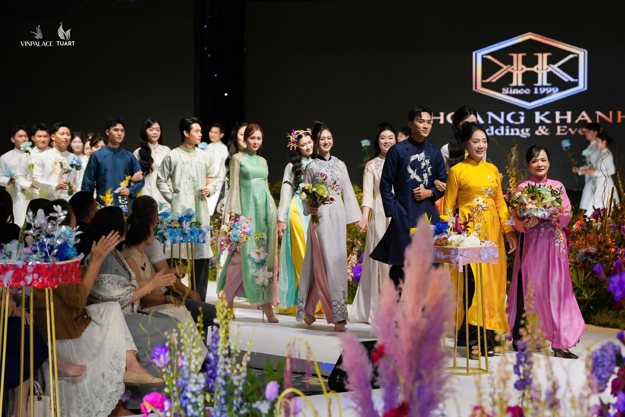 Show v&aacute;y cưới hot nhất Việt Nam l&uacute;c n&agrave;y: Từ kh&ocirc;ng gian đến thiết kế đều đẹp như cổ t&iacute;ch- Ảnh 1.